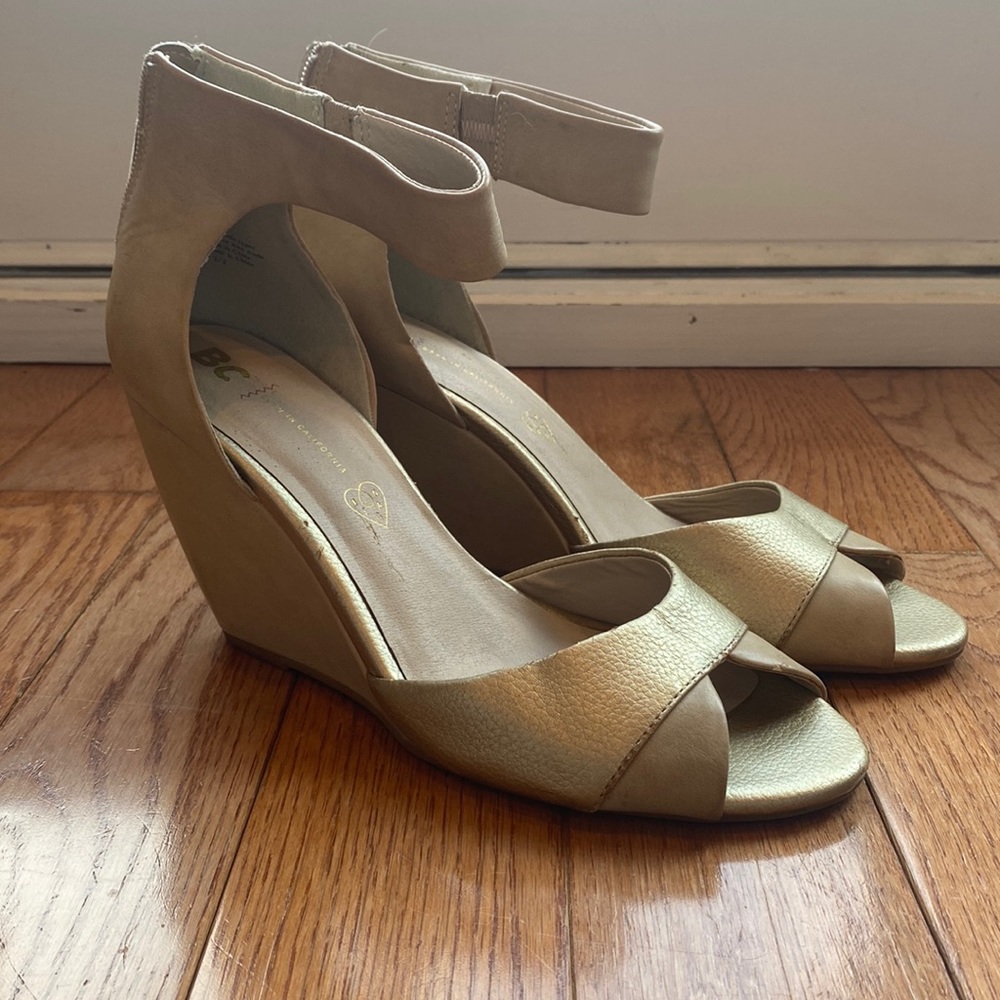 BC Beige and gold wedges